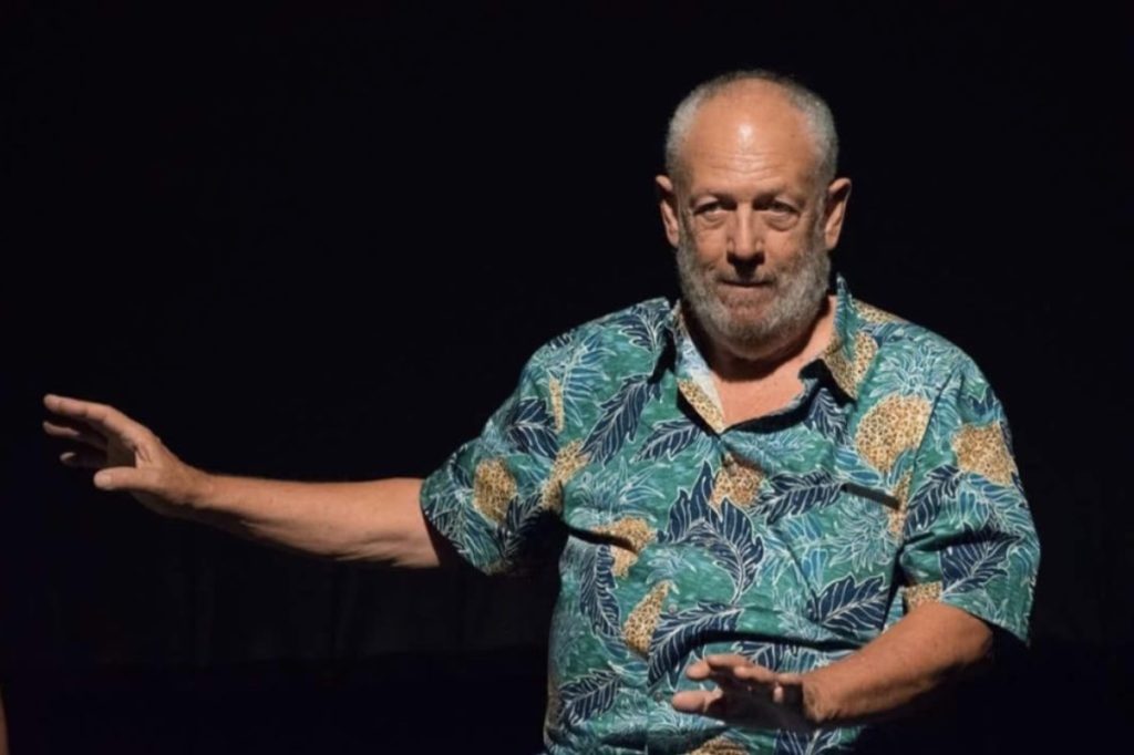 Freddy Ginebra actuando en Casa de Teatro