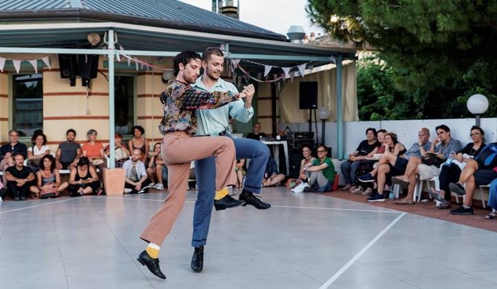 Save the last dance for me de Alessandro Siarroni. Foto Claudia Borgia y Chiara Bruschini