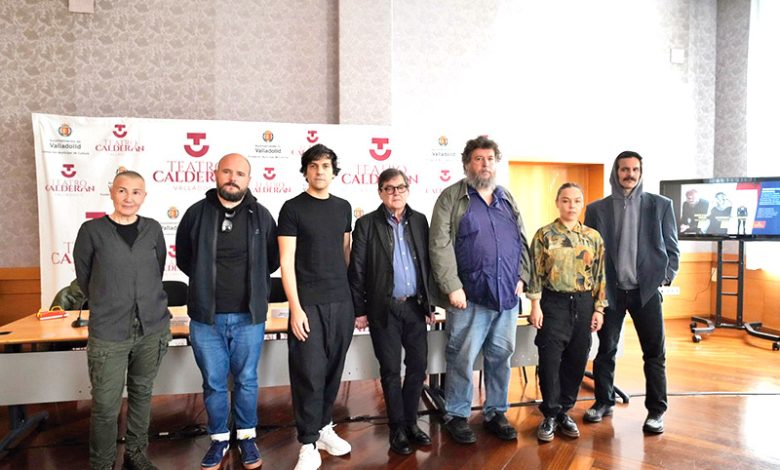 Participantes de Dramaturgia para una conferencia en la presentación Foto Gerardo Sanz 3