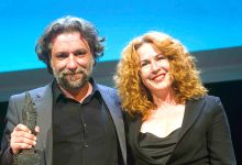 Premio ADE de Direccion Javier Hernández Simón con Lucía Quintana que entregó el premio artezblai