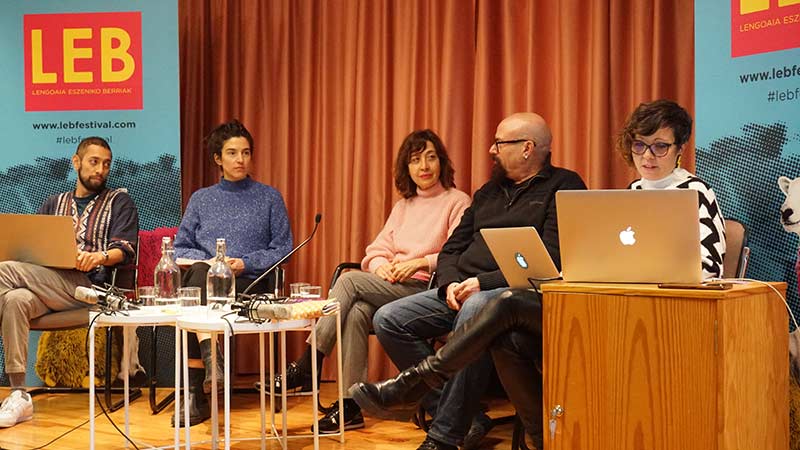 Mesa Nuevas Dramaturgias por la AAT (Darío Sigco, Maialen Díaz, Eugenia Klèber, Adolfo Simón, Jana Pacheco) artezblai