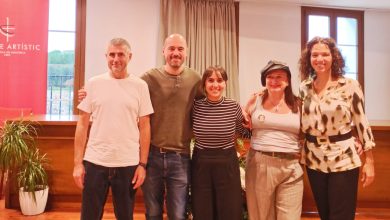 Elena Santiago junto a miembros del jurado
