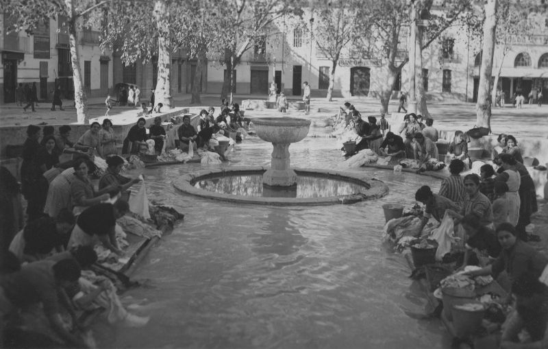 Mujeres lavando ropa artezblai